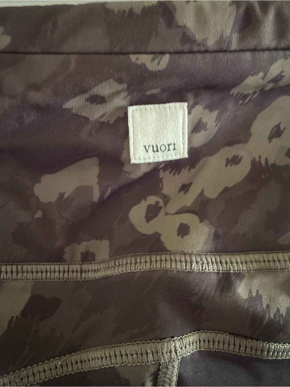 Vuori Stride Leggings Small Green Camo High Rise 7/8 Running Yoga Side Pocket - Picture 8 of 14